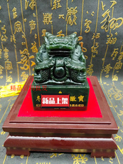 Ювелирный камень 冬运徽宝 玉玺和田青玉版600克