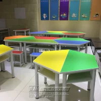 Nội thất trường học lớp đào tạo kết hợp bàn khảm hình thang bàn hình học tiểu học bàn và ghế sửa chữa lớp nghệ thuật bàn phân - Nội thất giảng dạy tại trường bảng trắng viết bút lông