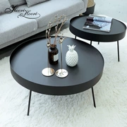 Nordic Sắt bàn cà phê đơn giản sáng tạo phòng cá tính sống ngành công nghiệp đồ nội thất theo phong cách thời trang sofa góc một vài nhỏ bàn tròn đen - Bàn trà