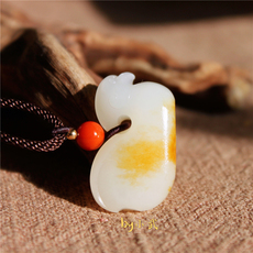 Украшения на шею 和田玉红皮脂白籽料 独籽雕刻 苏州名家汪恒作品