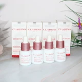 Clarins, прозрачная эссенция, осветляющая увлажняющая сыворотка для подчеркивания естественного сияния кожи, 4 штуки, 7 мл, пробник