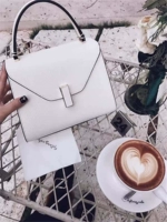 Белый-маленький размер 22*12*16,5.