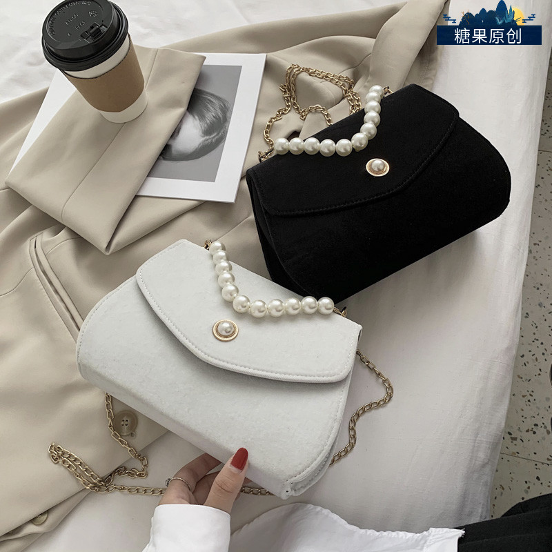 แฟชั่นฤดูใบไม้ร่วงรูปแบบสไตล์ตะวันตก กระเป๋าใบเล็กสำหรับสุภาพสตรี 2020 เทรนด์ใหม่ยอดนิยมแฟชั่นเกาหลี กระเป๋าสะพายข้างทรงสี่เหลี่ 秋天洋气小包包女2020流行新款潮韩版时尚百搭珍珠手提单肩小方包 แฟชั่นฤดูใบไม้ร่วงรูปแบบสไตล์ตะวันตก กระเป๋าใบเล็กสำหรับสุภาพสตรี 2020 เทรนด์ใหม่ยอดนิยมแฟชั่นเกาหลี กระเป๋าสะพายข้างทรงสี่เหลี่ยมประดับมุก