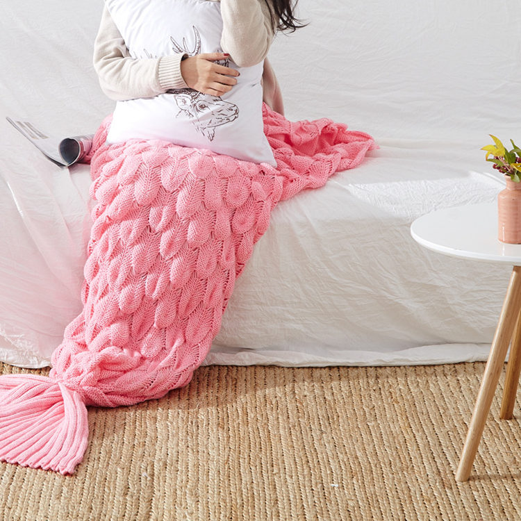 New Stereo Fish Scale - Girl PowderIt's in my ear new pattern INS mermaid Tail hair blanket Fish tail Air conditioning blanket Sofa blanket knitting Leisure blanket Nap blanket