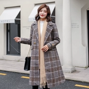 Áo khoác kẻ sọc nữ 2019 thu đông mới dành cho nữ phiên bản Hàn Quốc dài phần rộng rộng rãi áo khoác len gió Hepburn - Áo Hàn Quốc