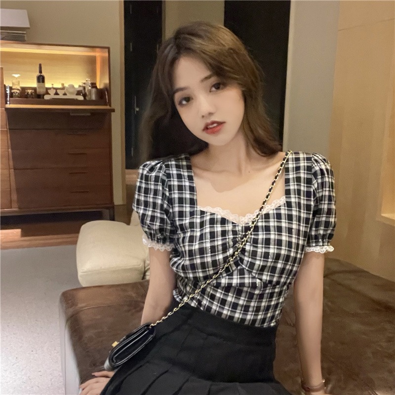 Hager Premiumtemperament Lace shirt square neck Exposure of clavicle have cash less than that is registered in the accounts jacket female summer Design sense niche French puff sleeve lattice shirt