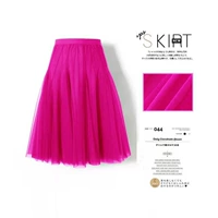 Легкая роза красная