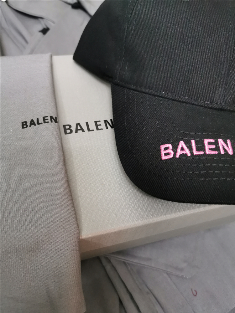 New Black And Pink Characters2021 new pattern Europe Home B Hat New color Embroidery letter Versatile Baseball cap peaked cap Star men and women Same
