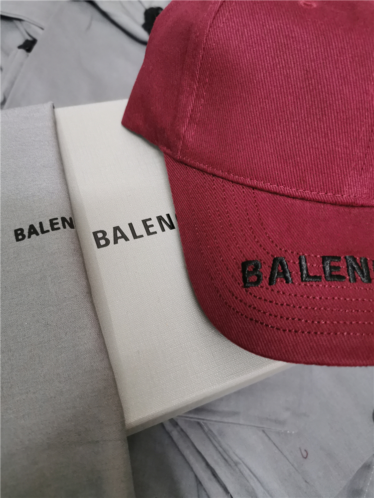 New Red2021 new pattern Europe Home B Hat New color Embroidery letter Versatile Baseball cap peaked cap Star men and women Same