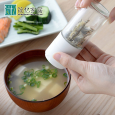 Питание коробки 日本进口手动研磨器磨肉干鱼干虾米粉便携家用宝宝料理粉末磨瓶