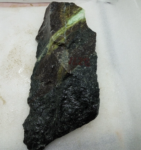 Природная руда из нефрита