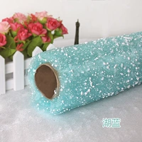 Длинное снежное озеро синее