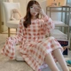 áo ngủ dài tay nữ mùa thu và phần dài mùa đông flannel Pyjama nữ mùa xuân và mùa thu áo khoác ngoài của Hàn Quốc phiên bản của tracksuit nhung san hô chân váy xếp ly ngắn