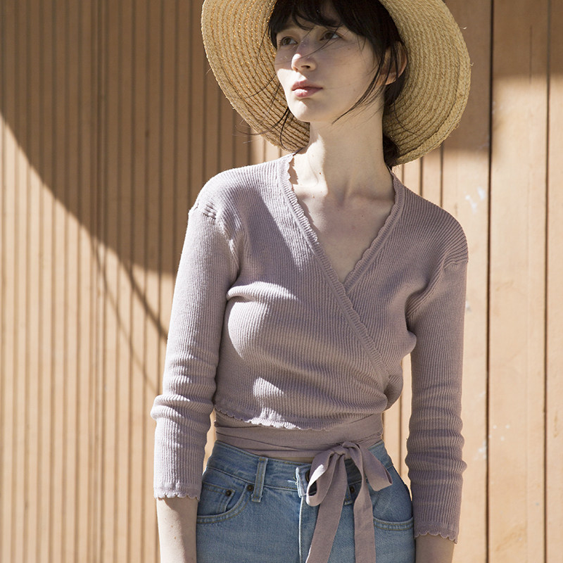 Core Universe 2018 Mùa xuân V-cổ quấn dây đeo bảy tay áo dệt kim Cardigan Chic Knit Top