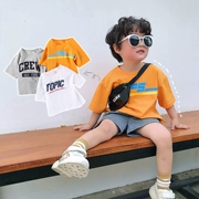 Quần áo trẻ em Komori phiên bản Hàn Quốc áo thun trễ vai 2019 hè mới nam bé ngoại chữ in tay áo ngắn - Áo thun