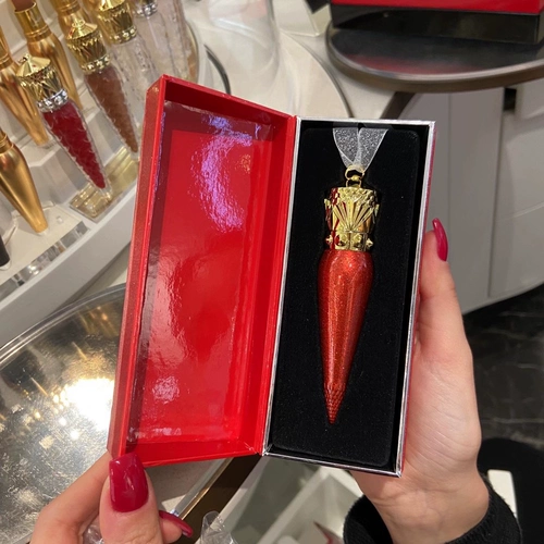 Ароматическая красавица Кристиана Лубутина. Рождественская новая версия.