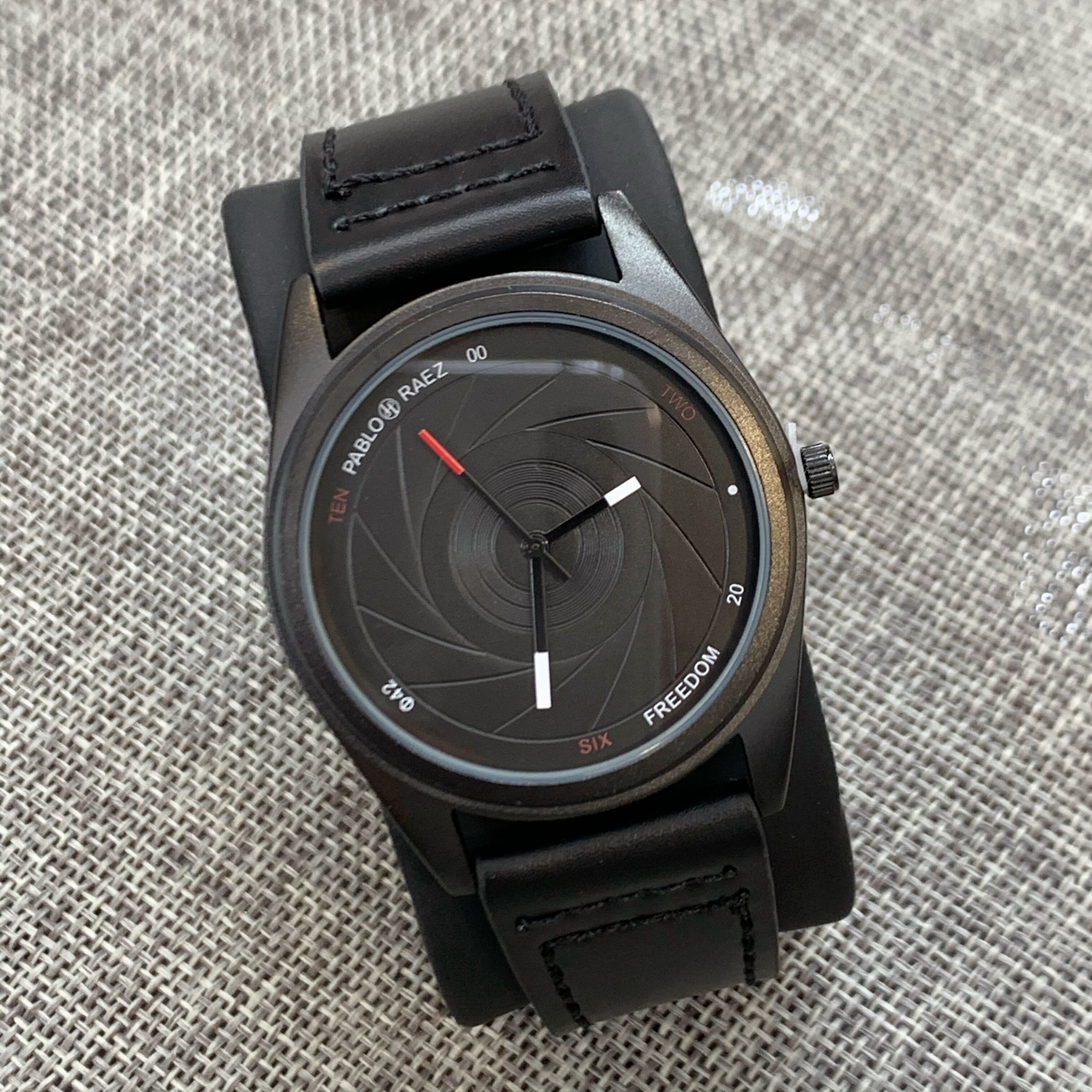 New Fashion watch Spiral Dial Personalized Men's Belt Quartz Tungsten Steel Black Case_voghion.com