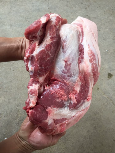 Heyuan Farmers Rremine свиньи перед свининой Свежая свинина с кожей кожа передней стороной спереди SF Раннее мясо с передней ногой