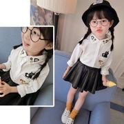 Cô gái mèo thêu áo trắng mùa xuân và mùa thu Mặc trẻ em Hàn Quốc Áo sơ mi bé gái giản dị Hoạt hình áo dài tay - Áo sơ mi