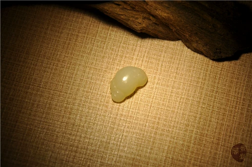 Подвеска из нефрита