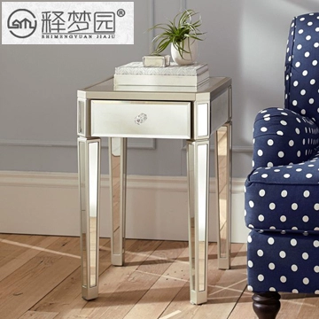 Современный и минималистичный диван, телефон, мебель, зеркальный эффект