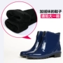 Thời trang mới ngắn ống đi mưa bốn mùa mang giày đi mưa cho người lớn mang giày chống nước ủng đi mưa bảo vệ giày