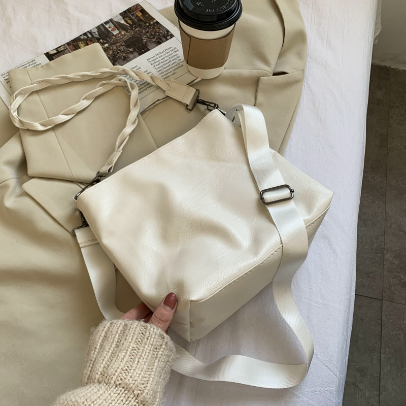 WhiteBag female Inclined shoulder bag high-capacity One shoulder Big bag 2021 new pattern tide Versatile ins Wide shoulder strap Minority Bucket bag