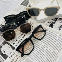 Модные солнцезащитные очки подходит для мужчин и женщин на солнечной энергии, европейский стиль, простой и элегантный дизайн