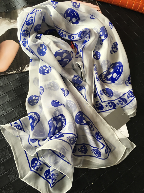 3 blue head on white backgroundSale wheat skull Classic style real silk Silk scarf female spring and autumn sunshade mulberry silk Large square towel Shawl scarf