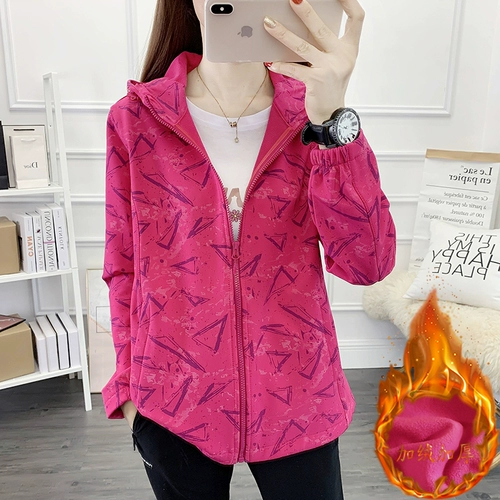 Демисезонный удерживающий тепло плащ