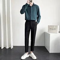 Темно -зеленая рубашка -длинная рубашка -черные укороченные брюки