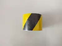10 см желтой черной косой линии