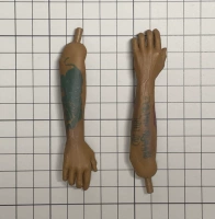 D. Естественно меньше татуировок (вы приобрели родителя, резьба головы может соответствовать набору рук, а больше снимков недействительны)