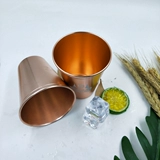 Бокал для шампанского, металлическая чайная чашка, стакан