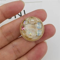 Белый, золотой, в цветочек