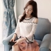 Dongdaemun của Hàn Quốc mùa hè 2023 khí chất mới ren xù lệch vai áo sơ mi trắng lệch vai nữ hàng đầu váy trung niên đẹp Phụ nữ cao cấp