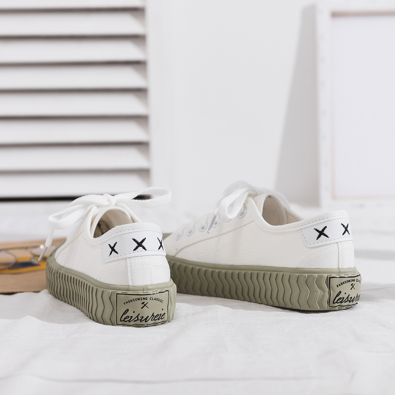 canvas shoes with jeans