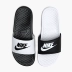 NIKE Benassi màu đen và trắng hook chữ móc logo lớn nam và nữ đôi dép đi biển 818736-011 - Dép thể thao Dép thể thao