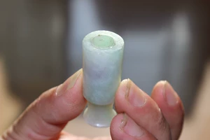 [古玉 老玉 清代翡翠冰糯种烟嘴 A货]