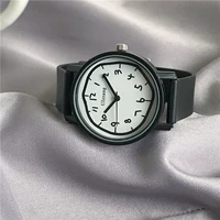 Высококачественные ретро часы подходит для мужчин и женщин, простой и элегантный дизайн, коллекция 2023