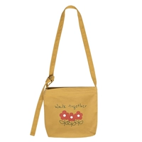 Три маленьких красных цветов имбирь