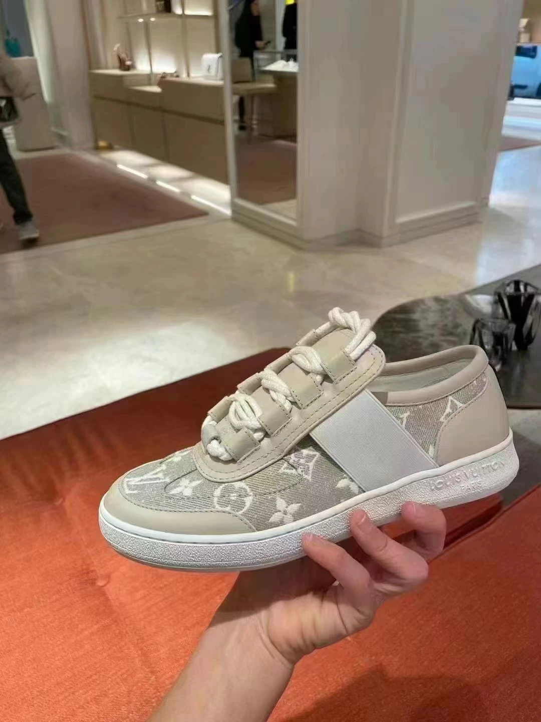 LV/Louis Vuitton увеличивает объем подошвы вышивка кружевной leisure спортивные кроссовки женские кроссовки high-top