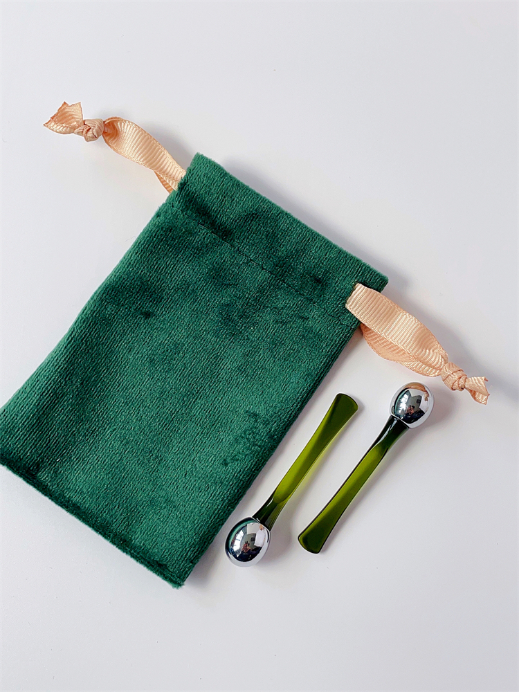 2 dark green eye cream sticks (comes with flannel bag or storage box)