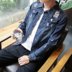 Denim jacket nam cá tính hai màu áo khoác thanh niên sinh viên khâu Tiếng Anh thêu denim Hàn Quốc phiên bản của áo khoác mỏng Áo khoác