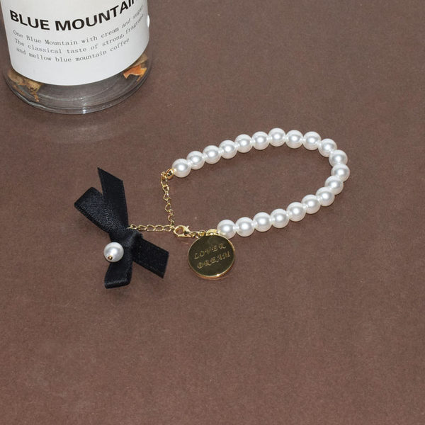 Демисезонный ретро черный небольшой дизайнерский браслет с бантиком, металлическая подвеска с буквами, ювелирное украшение, тренд сезона