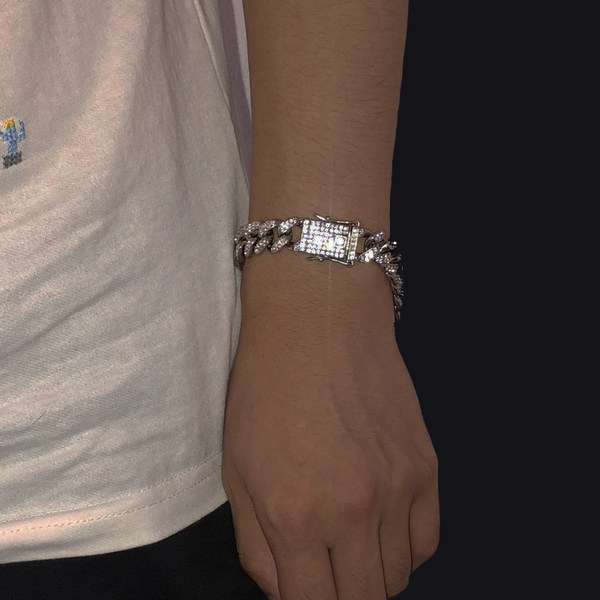 Браслет подходит для мужчин и женщин в стиле хип-хоп, высококлассное ретро ювелирное украшение