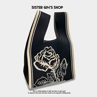 Чернокожие рисовые розы