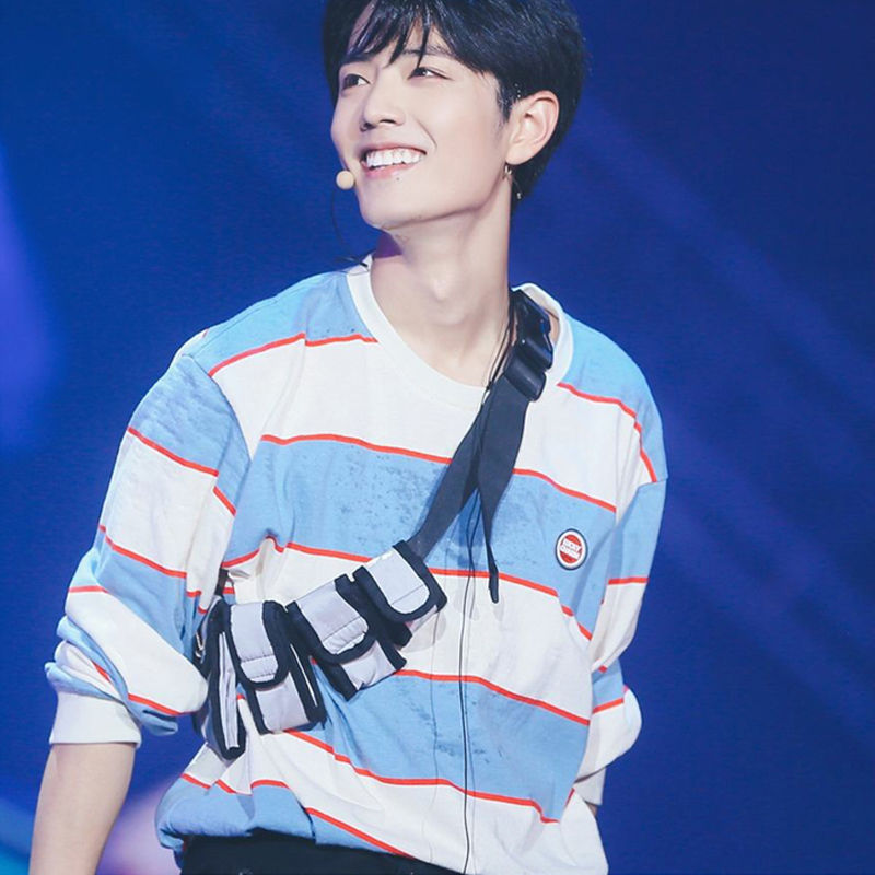 2020秋夏季肖战同款长袖薄款t恤蓝白条纹圆领情侣装卫衣男女外穿