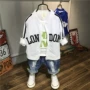 Trẻ em của quần áo chống nắng của cậu bé áo khoác trong cậu bé lớn 2018 mùa hè mới Hàn Quốc phiên bản của phần mỏng thoáng khí quần áo chống nắng bé triều quần áo trẻ em giá rẻ