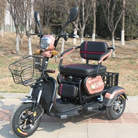 Розовое золото высоко с обнаженными автомобилями без батареи